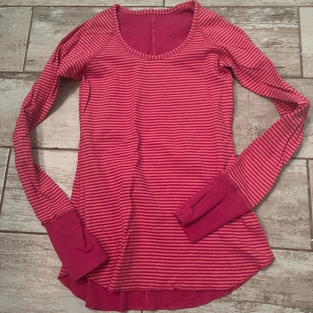 Lululemon open your heart long sleeve size 4 euc
